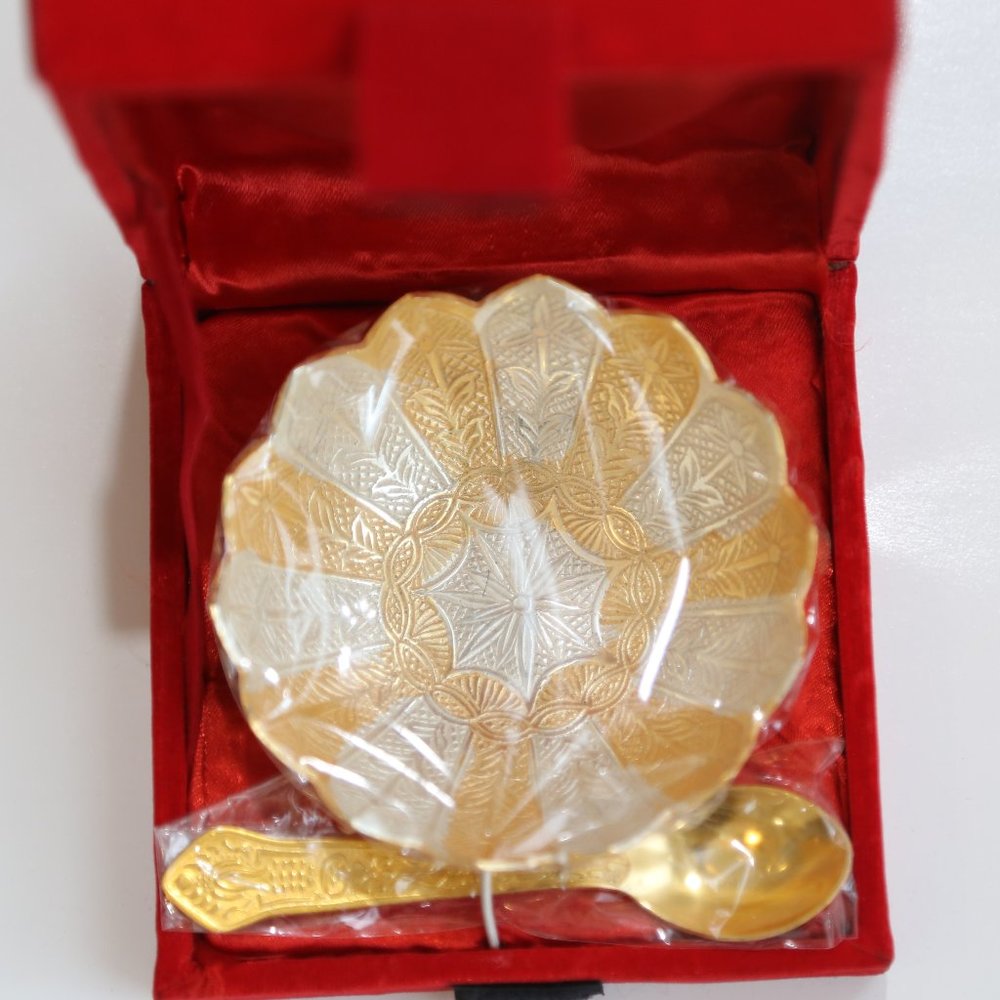 NWT Metal carved Bowl & Spoon in Gold & Silver